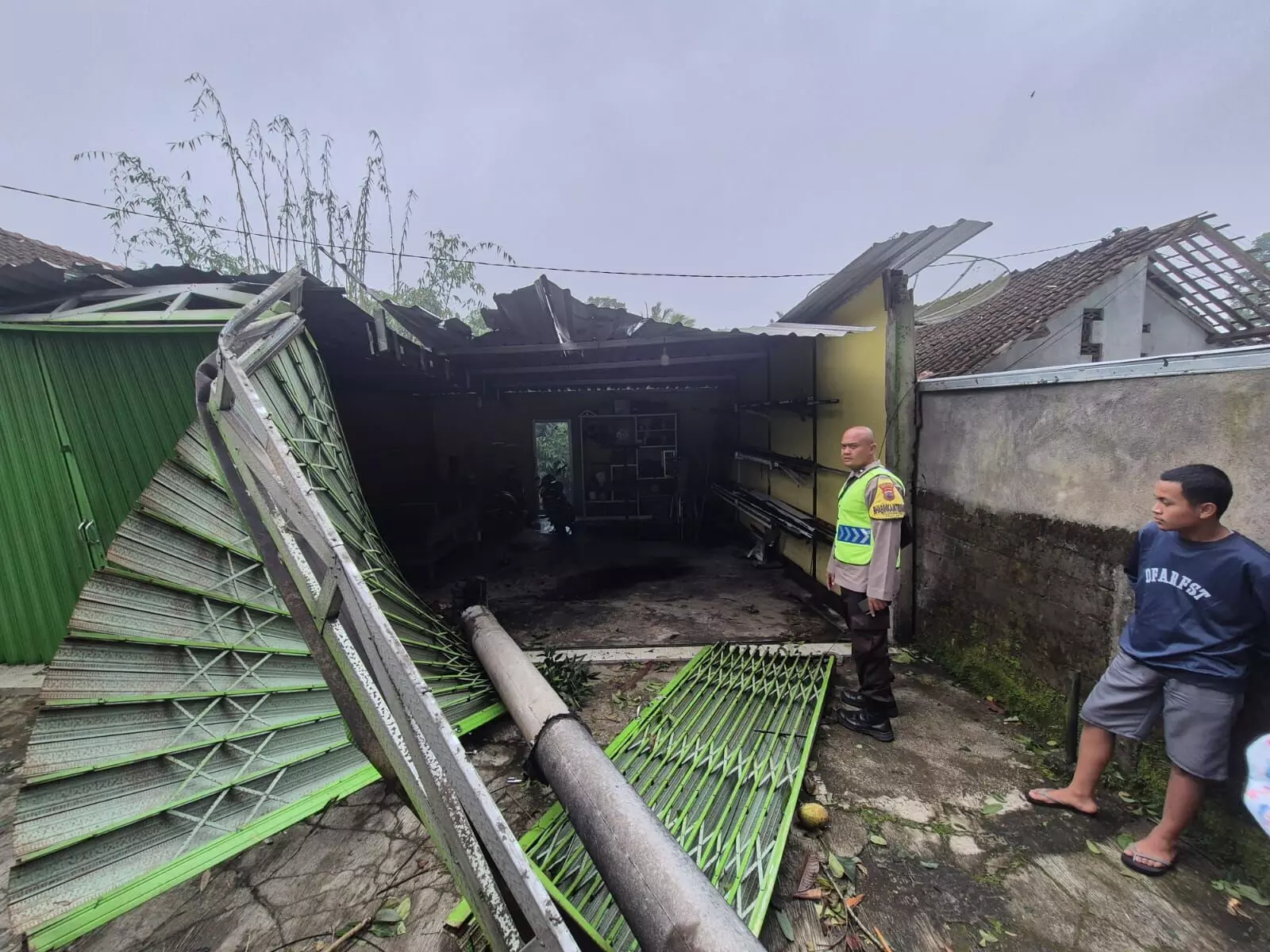 Angin puting beliung terjang Pabelan, 5 rumah warga rusak