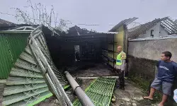 Angin puting beliung terjang Pabelan, 5 rumah warga rusak Angin puting beliung terjang Pabelan, 5 rumah warga rusak