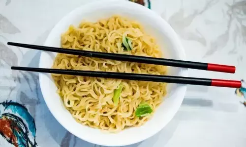 Kiat konsumsi mi instan kuah dengan modifikasi bumbu dan lauk