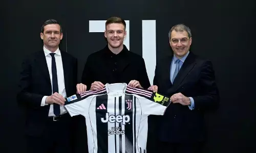 Juventus resmi umumkan kedatangan bek Swedia Emil Holm dari Bologna