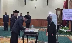 Gubernur Khofifah lantik tujuh pejabat eselon II Pemprov Jatim berbasis Talent DNA ESQ