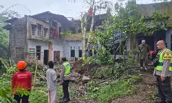 Angin puting beliung di Kabupaten Semarang rusak 17 rumah