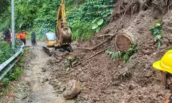 Kudus alami bencana tanah longsor hingga menutup akses jalan