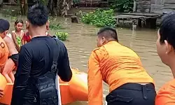 Perahu karet disiagakan di lokasi banjir Muara Enim