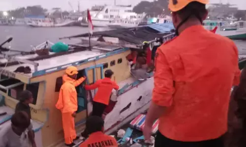 BPBD Makassar evakuasi 9 korban kebakaran kapal di Paotere