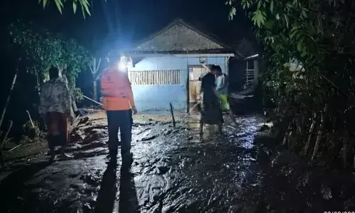 Satu orang hanyut saat terjadi banjir bandang di Jember