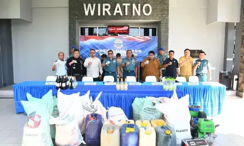 Kodaeral VIII tangkap pumpboat diduga bawa barang selundupan