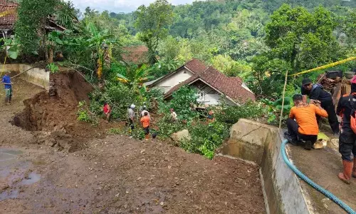 Lansia tewas akibat longsor di Sindangkasih, Ciamis Lansia tewas akibat longsor di Sindangkasih, Ciamis