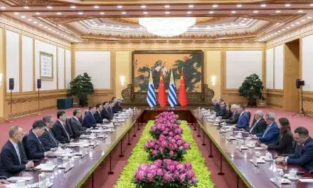 Xi Jinping adakan pembicaraan dengan Presiden Uruguay