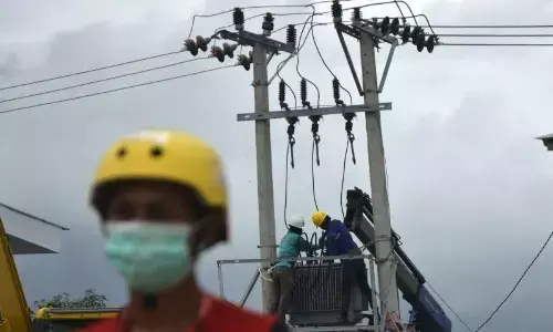 Sulbar manfaatkan aplikasi listrik mandiri bantu warga miskin