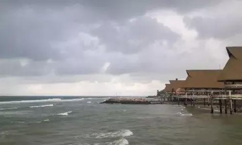 Warga pesisir NTT diimbau waspadai rob pada 5–7 Februari 2026