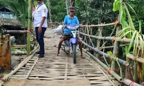 Jembatan di Desa Menawan ambrol, Bupati Kudus pastikan penanganan cepat