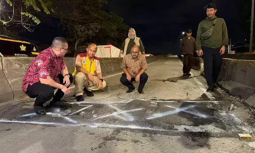 Anggota DPRD DKI Jakarta sidak jalan rusak di flyover pesing