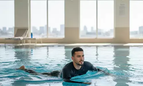 Berenang saat Puasa bikin batal? Ini mitos dan faktanya