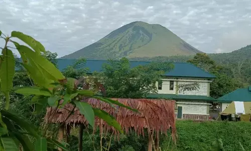 Badan Geologi harap masyarakat dan wisatawan tidak dekati kawah Lokon Badan Geologi harap masyarakat dan wisatawan tidak dekati kawah Lokon