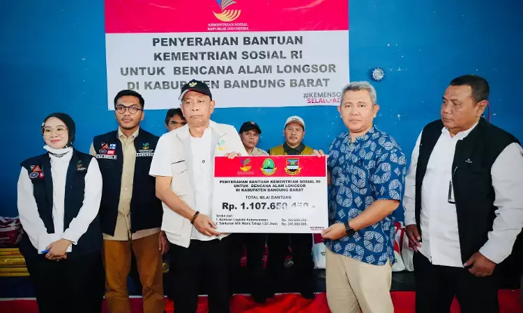 Longsor Cisarua, Wamensos serahkan santunan untuk 23 ahli waris