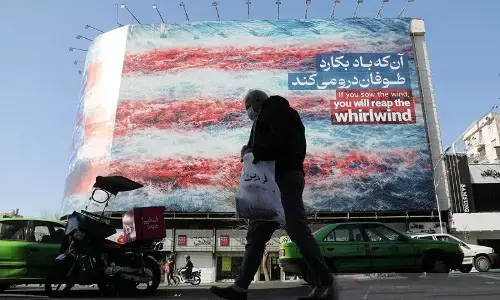 Iran ancam serang pangkalan AS di Teluk Persia jika diserang