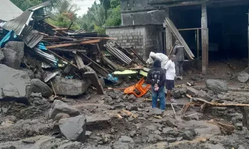 11 KK masih bertahan di pengungsian setelah banjir bandang Sitaro