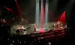 KLa Project buka konser LUX NOVA dengan lagu Tinggal Sehari KLa Project buka konser LUX NOVA dengan lagu Tinggal Sehari