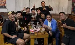 Seskab Teddy nobar final Timnas Futsal bersama warga di Malang