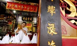 Umat Tridharma di Gorontalo lakukan cuci arca jelang Imlek