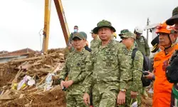 Panglima TNI tinjau lokasi longsor Cisarua