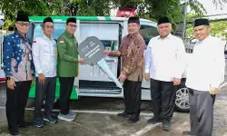 BAZNAS RI serahkan bantuan ambulans kepada LAZISNU