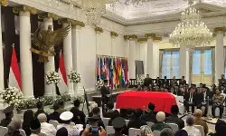 Penghormatan terakhir Kemlu untuk mendiang Dubes Agus Widjojo