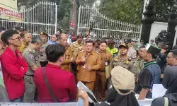 Dihadapan mahasiswa Wali Kota Salatiga tegaskan kok baru sekarang Perda Sampah diributkan