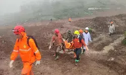 Hari ke-17 operasi longsor Cisarua, Basarnas evakuasi lima bodypack