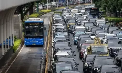 Kemenhub tegaskan bus diberi stiker silang merah tak layak digunakan