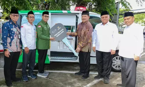BAZNAS RI serahkan bantuan ambulans kepada LAZISNU