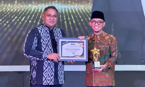 Wamenhaj Dahnil Anzar terima Golden Leader 2026, dorong pers jaga nalar