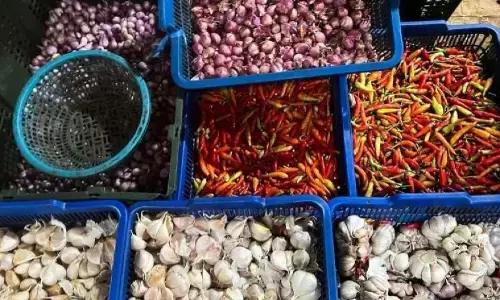 PIHPS: Harga bawang merah Rp43.800/kg, cabai rawit merah Rp75.300/kg