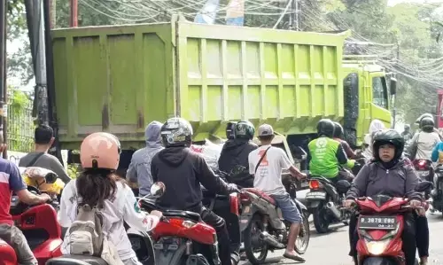 Truk tabrak tiga kendaraan di Ciracas akibat tidak kuat menanjak