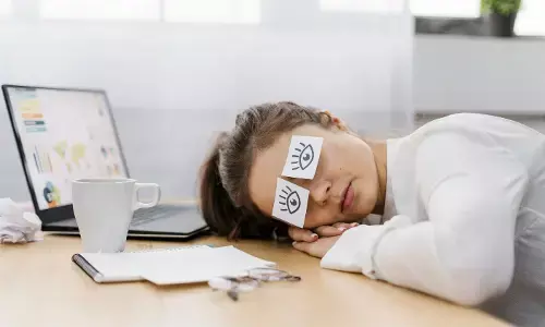 Manfaat power nap: Tidur siang 15 menit yang bikin fokus kerja