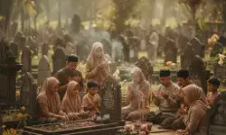 Tradisi nyekar jelang Ramadan: Sisi spiritual menghormati leluhur