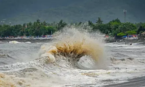 BMKG keluarkan peringatan dini gelombang laut tinggi 11-14 Februari
