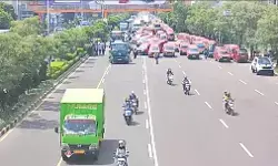 Pasca peluncuran Bus Beken, sopir angkot blokade Jalan Ahmad Yani Bekasi