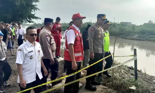 Sungai Ketiwon meluap, permukiman RW 9 Kelurahan Panggung Kota Tegal terendam banjir