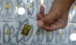 Emas batangan Antam Jumat ini anjlok Rp43.000 ke Rp2,904 juta/gr