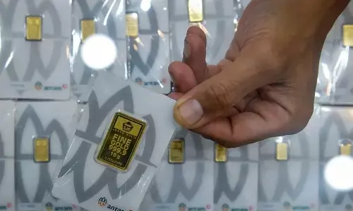 Emas batangan Antam Jumat ini anjlok Rp43.000 ke Rp2,904 juta/gr Emas batangan Antam Jumat ini anjlok Rp43.000 ke Rp2,904 juta/gr