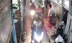 Polisi tangkap tiga orang karena bawa sajam di Jaktim Polisi tangkap tiga orang karena bawa sajam di Jaktim