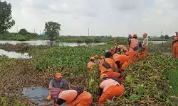 Sudin SDA Jakut  keruk 15 waduk dan kali  optimalkan daya tampung