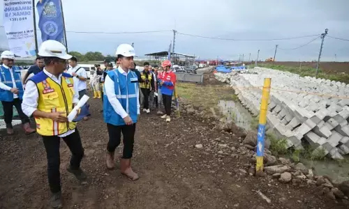 Gibran tinjau pembangunan tol Semarang-Demak Seksi I