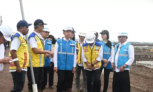 Perkuat pengendalian rob Pantura, Gibran tinjau pembangunan Tol Semarang–Demak