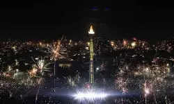 Kawasan Monas dibuka hingga pukul 22.00 WIB hari ini dan besok