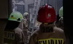 Kebakaran gudang katering Ragunan, 76 petugas dikerahkan