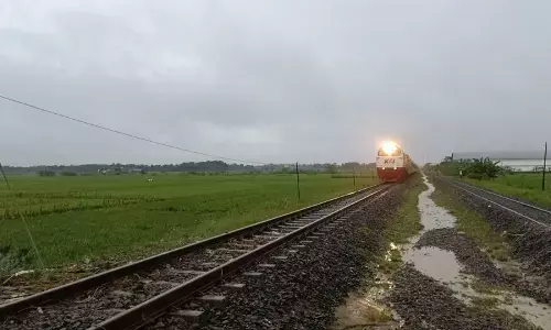 Perjalanan KA jalur utara terganggu akibat banjir di Grobogan