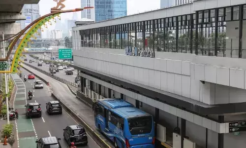 Transjakarta hentikan operasional bus yang keluarkan asap di Pancoran